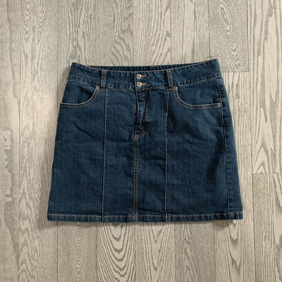 Denim Skirt👗👒 - Picture 3 of 4